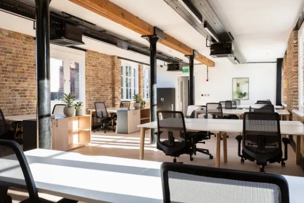 Property at 16 Bowling Green Lane, London EC1R 0QH